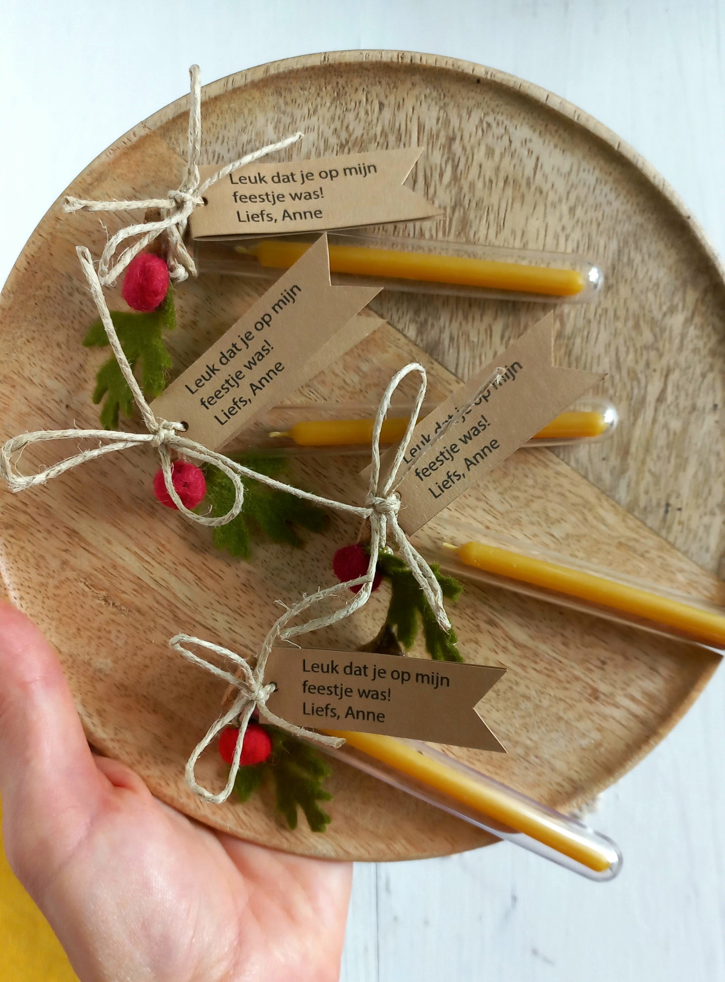 Geschenk met een bijenwas kaarsje