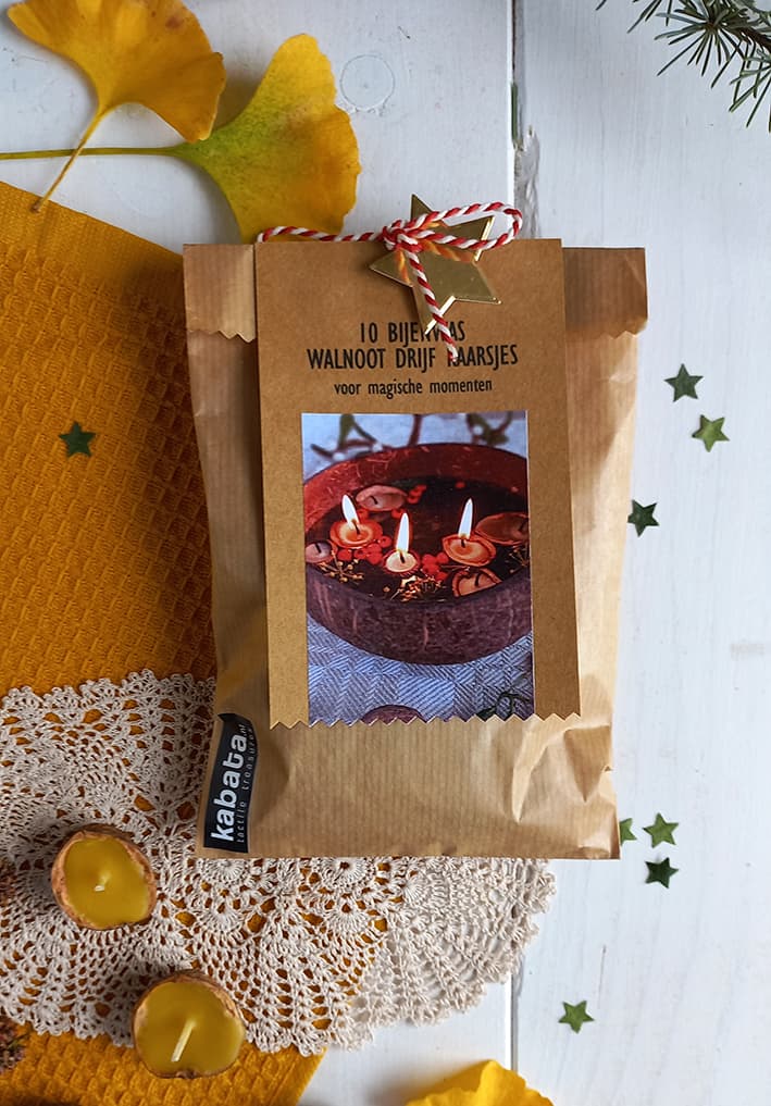 bijenwas drijf kaarsjes in walnoot doppen, zakje van 10 stuks