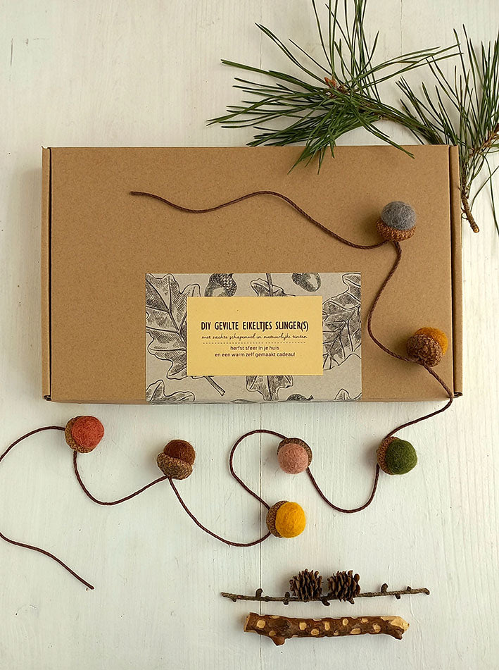 Maak je eigen gevilte eikel slinger(s)! + Online workshop