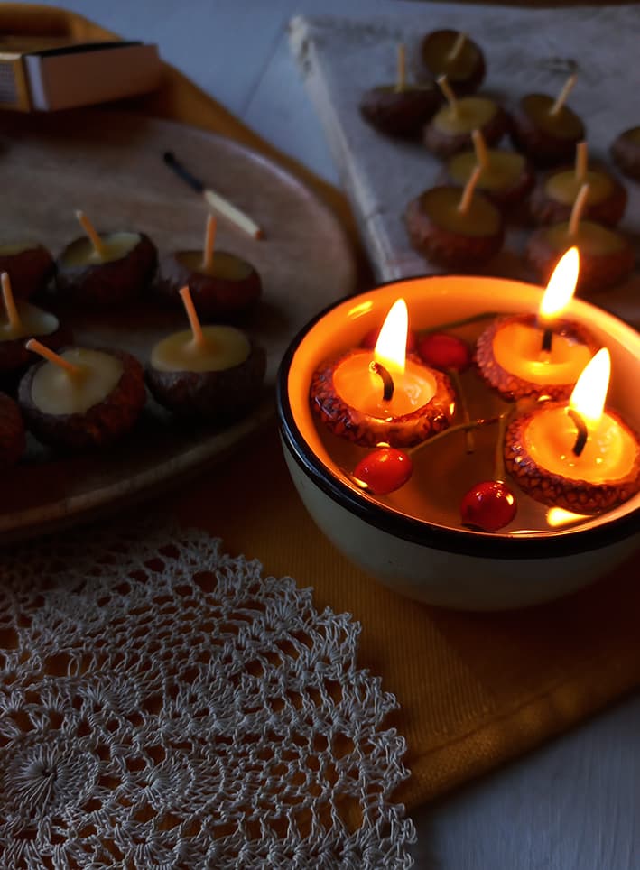 bijenwas drijfkaarsjes in eikelhoedjes