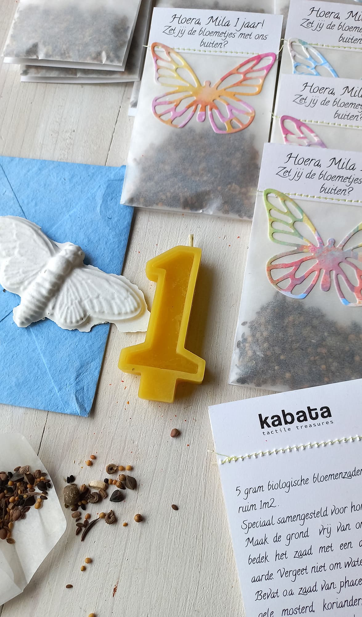 biologische bloemenzaad zakjes met vlinder decoratie en teskt op maat