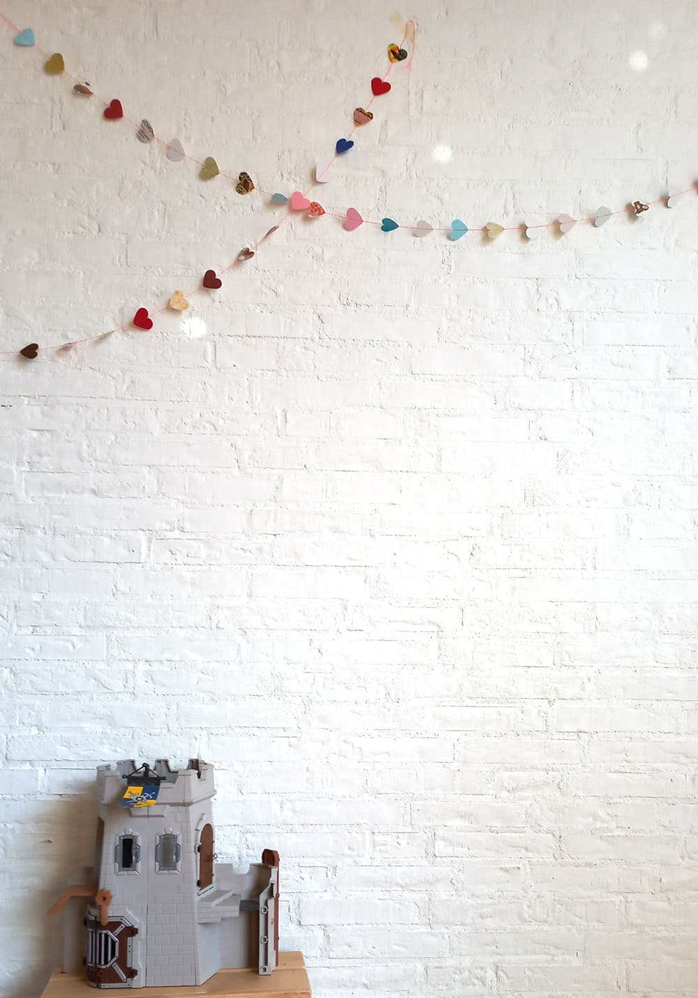 hartjes slingers in vrolijke kleuren hangend