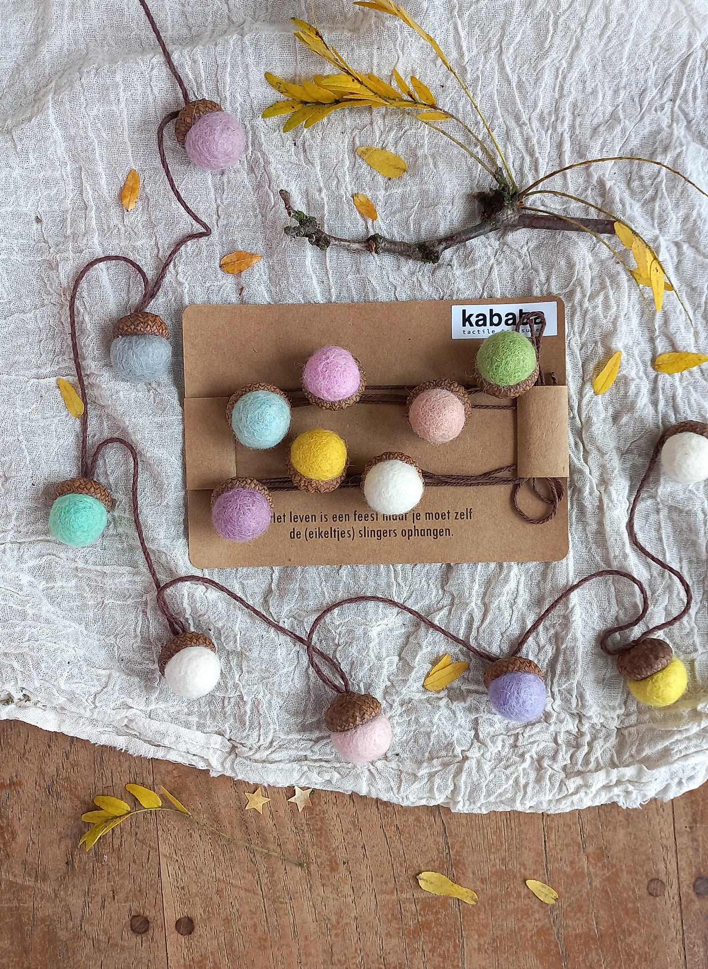 gevilte eikeltjes slinger in pastel tinten