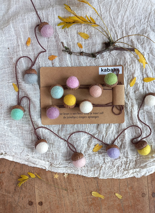 gevilte eikeltjes slinger in pastel tinten